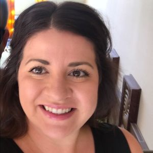 Meet your Posher, Deena